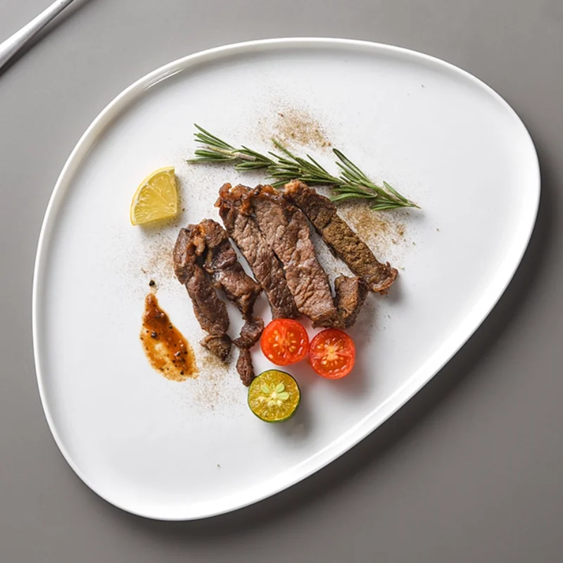 Czysto biały trójkątny talerz  – Home Cooking Supplies recenzja i cena